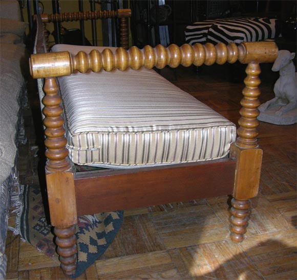 19th Century American Hired-Hands Bed For Sale 2