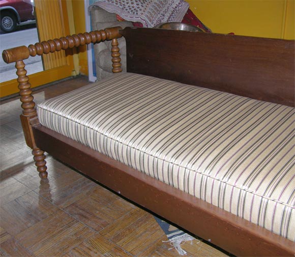 19th Century American Hired-Hands Bed For Sale 6