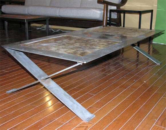 Milieu du XXe siècle Table basse à cadre en acier inoxydable avec insert en céramique en vente