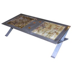 Mesa de centro con estructura de acero inoxidable e inserción de cerámica