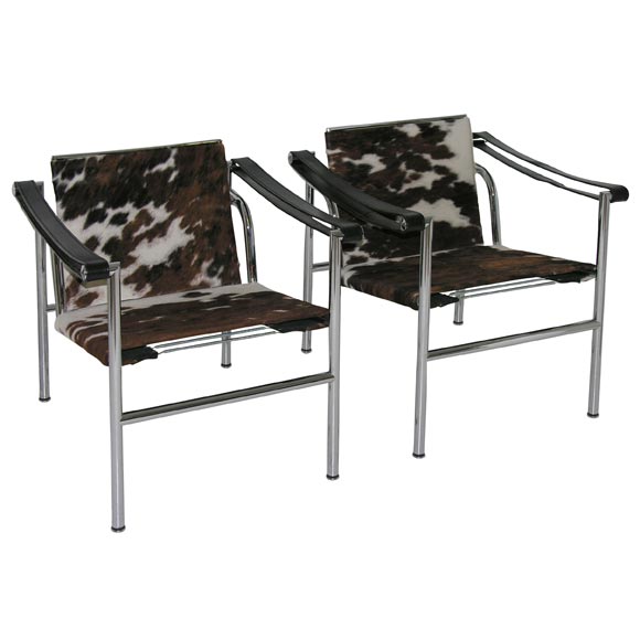 Le Corbusier busculant chairs