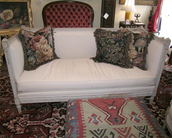 DIRECTOIRE STYLE SETTEE