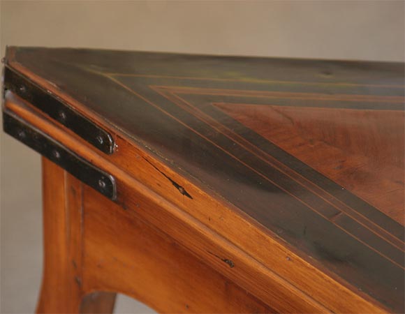 flip top games table In Good Condition In New Orleans, LA