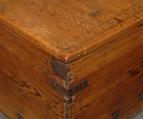 Mexican Spanish colonial pine blanket chest For Sale