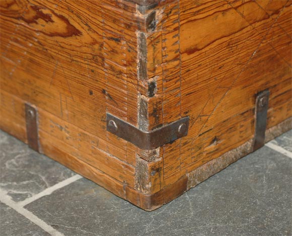 Spanish colonial pine blanket chest In Good Condition For Sale In San Francisco, CA