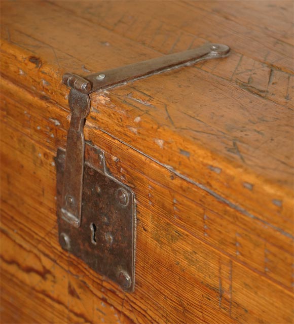 18th Century and Earlier Spanish colonial pine blanket chest For Sale