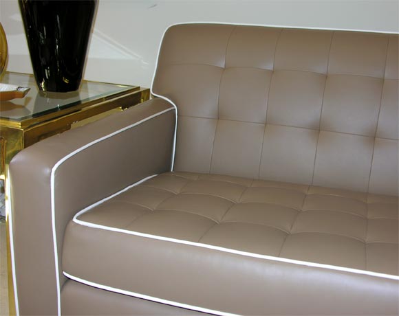 Américain Canapé by Area ID, Midcentury Design, Made In USA, 100 Colors, Ultra Faux Leather en vente