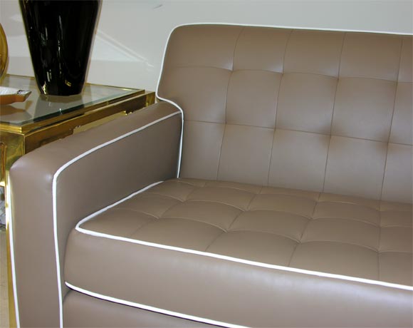 Sofa von Area ID, Midcentury Design, Hergestellt in USA, Ultra Leder, Kunstleder (amerikanisch) im Angebot