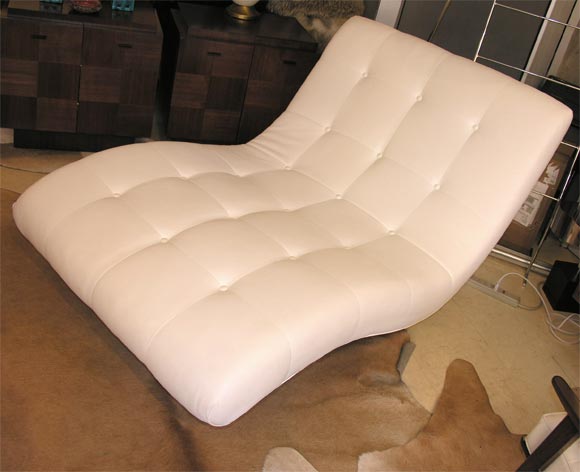 Mid-Century Modern Chaise Longue, Reproduction, Ultra Leather, 100 Colors, Made in NJ, USA For Sale