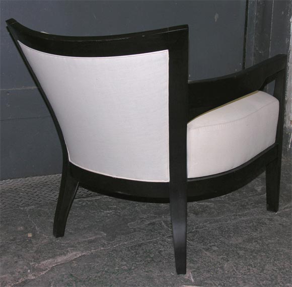 Black lacquer arm chair in white leather For Sale 2