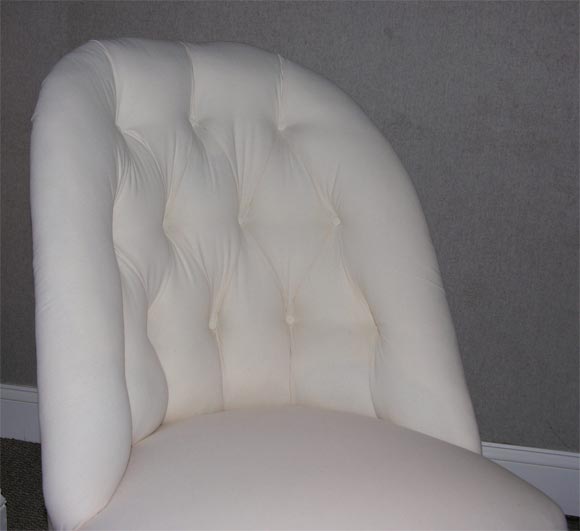 Slipper Chair In Excellent Condition For Sale In New York, NY