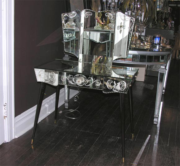 Petite French vanity with triptic mirror