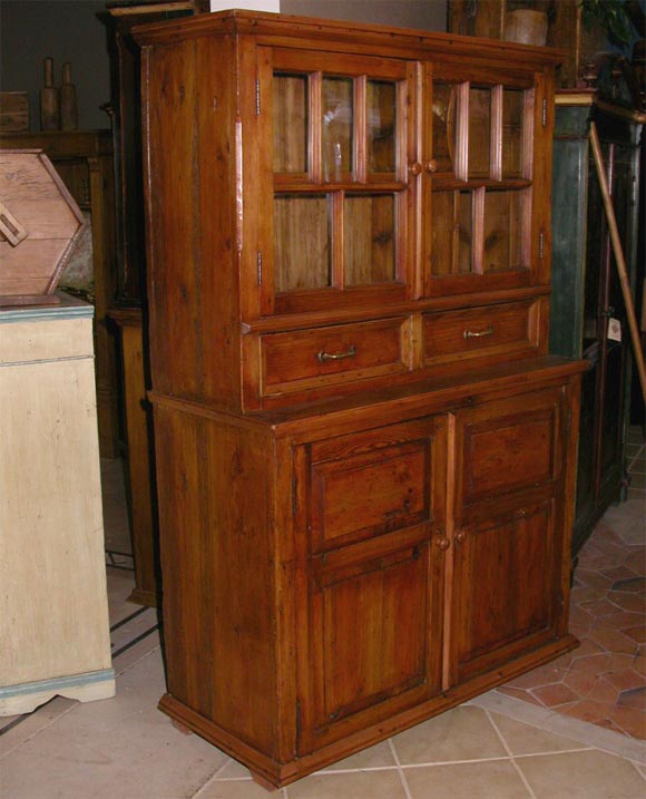 Charming hutch in excellent original condition. Has 2 doors below with 2 shelves, two doors above with glass panels and two drawers.