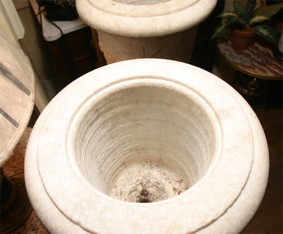 Pair of White Granite Urns on Faux Marble Pedestals In Good Condition For Sale In Hudson, NY