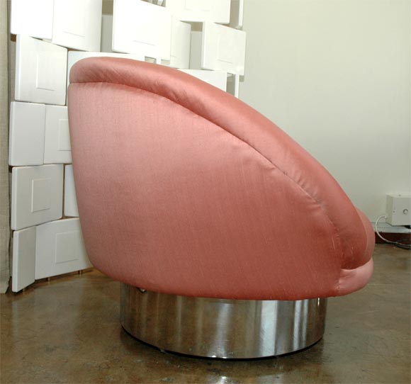 Vladamir Kagan swivel chairs In Excellent Condition In Los Angeles, CA