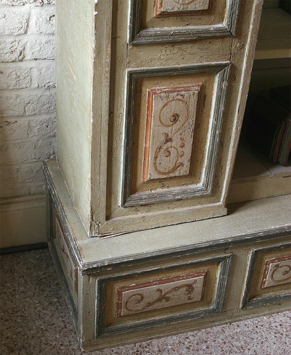 Italian painted bibliotheque with four shelves