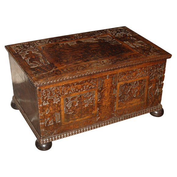Italian baroque carved and ink-decorated cassone For Sale