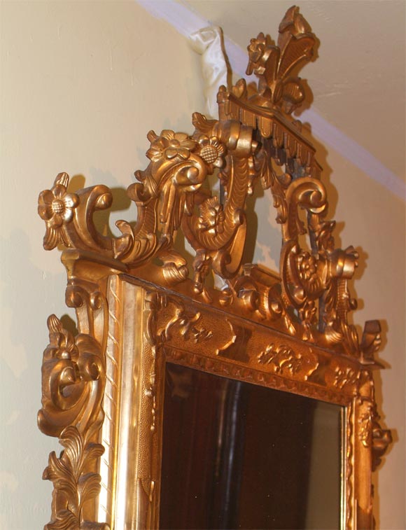 Carved Fine Giltwood 18th Century Venetian Mirror For Sale