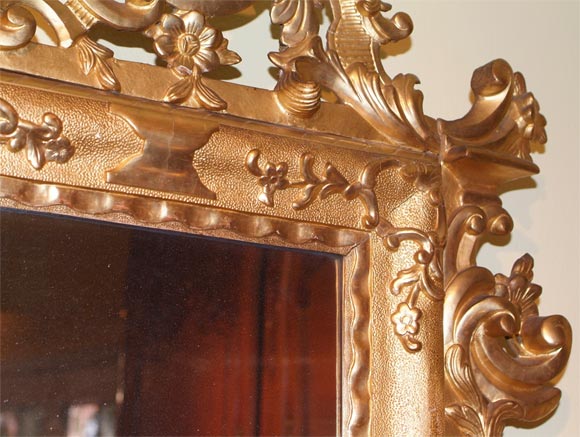 Fine Giltwood 18th Century Venetian Mirror For Sale 2