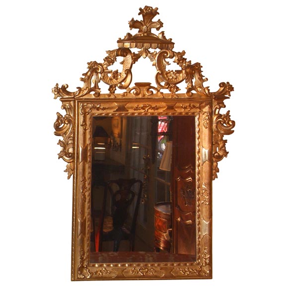 Fine Giltwood 18th Century Venetian Mirror For Sale