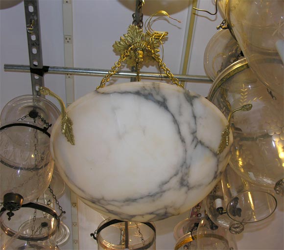 black and white alabaster scoop