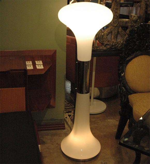 MODERN MURANO GLASS AND CHROME FLOOR LAMP BY ALDO NASON.