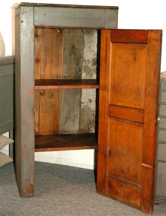 19th Century Original Gray Painted Chimney Cupboard from New England In Distressed Condition In Los Angeles, CA