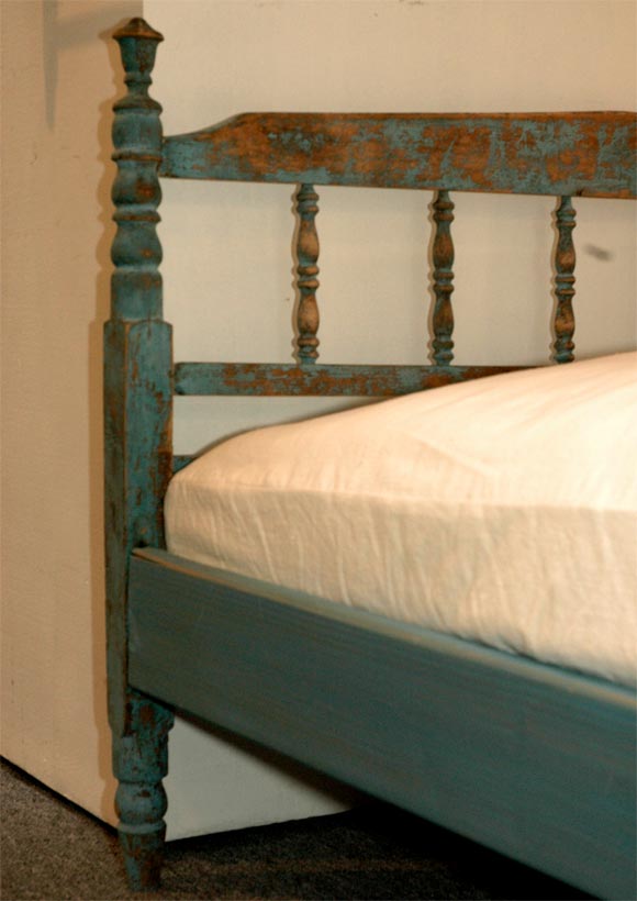 19THC ORIGINAL  POWDOR BLUE PAINTED SPINDLE  BED 2