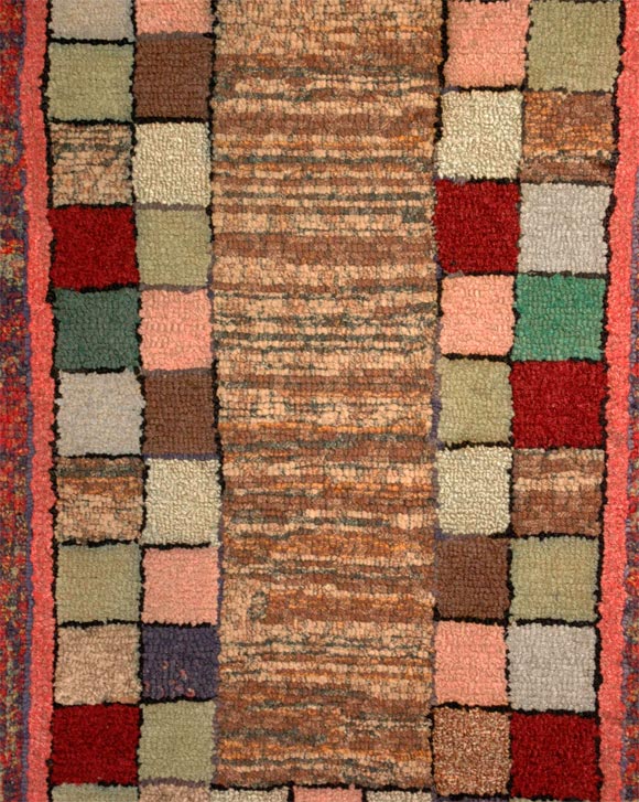 1930s Mounted Blocks Hand-Hooked Rug In Excellent Condition For Sale In Los Angeles, CA