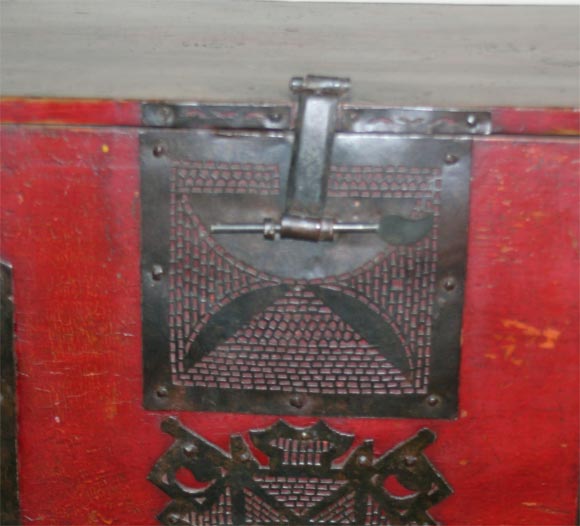 19th Century Ningbo Clothing Storage Trunk For Sale