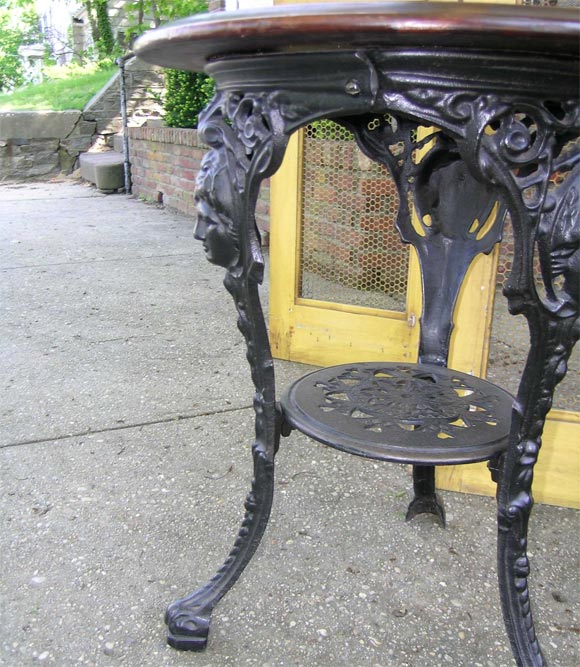 English Pub Table In Good Condition For Sale In Sag Harbor, NY