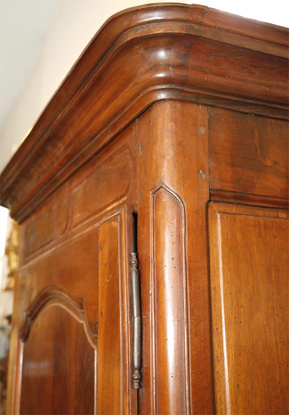 18th c. Walnut Bonnetiere In Good Condition In New Orleans, LA