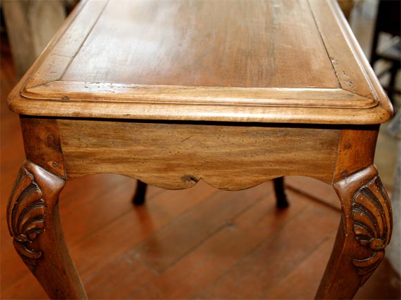 18th.c. Walnut  Table For Sale 1