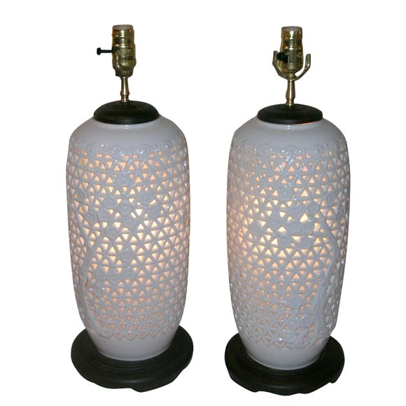 LARGE PAIR OF ORIENTAL MOTIF PIERECED LATTICE LAMPS