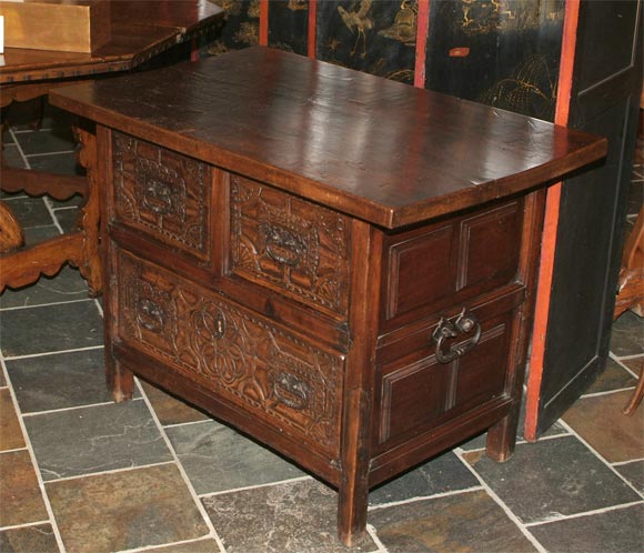 Italian small chest of drawers