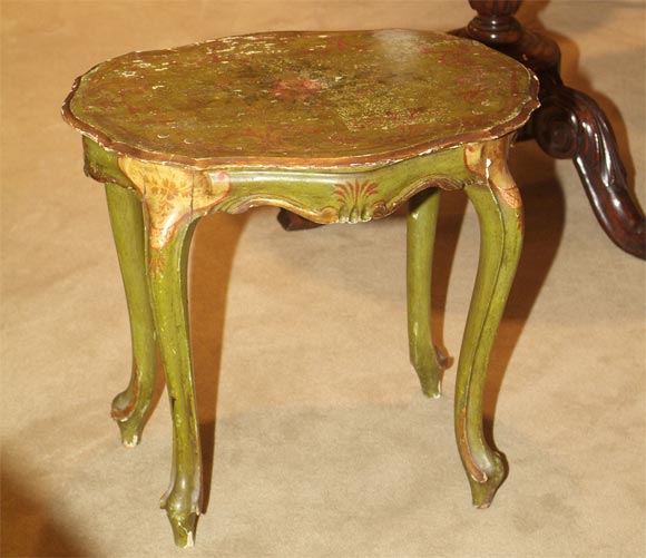 A NICE CARVED AND PAINTED WOOD VENETIAN SIDE TABLE MADE ABOUT 1940.
