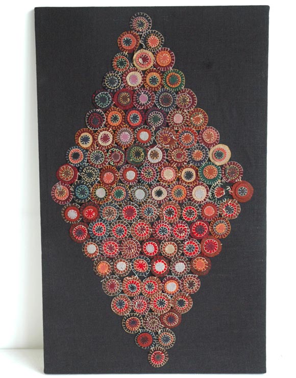 19THC PENNY RUG FROM NEW ENGLAND  BEUTIFUL COLORS MOUNTED.