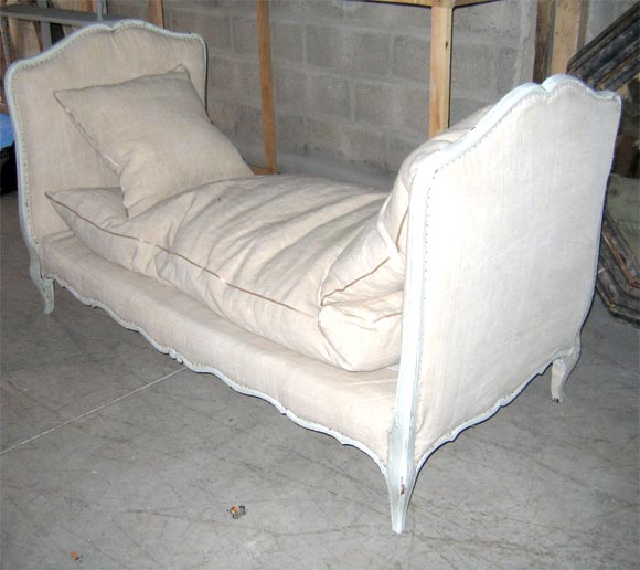 Louis XV lit de repos with three cushions, covered in old linen.