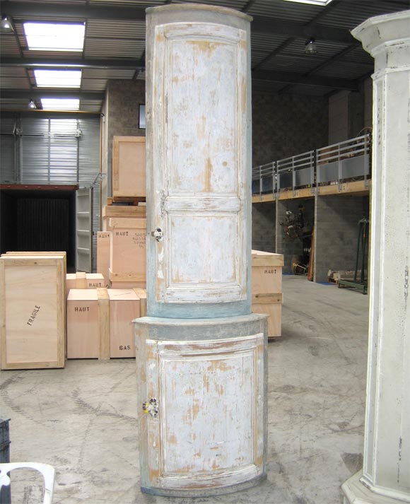 TWO-PARTCURVED CORNER CUPBOARD