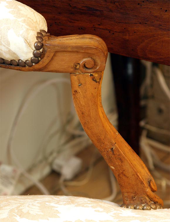 Louis XV Style Canapé In Good Condition For Sale In New Orleans, LA