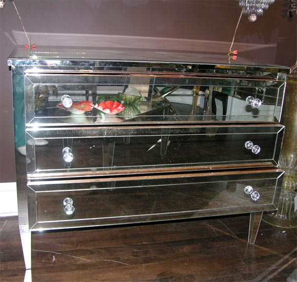 Commode à 3 tiroirs en miroir de style néoclassique moderne Neuf - En vente à New York, NY