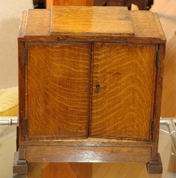 MINITURE DECORATIVE OAK CHEST