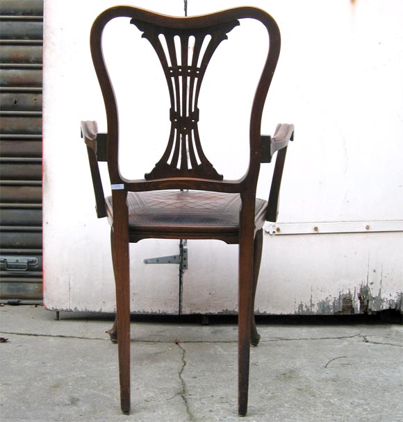 Beautiful Biedermeier Armchair in Walnut and Leather For Sale 1