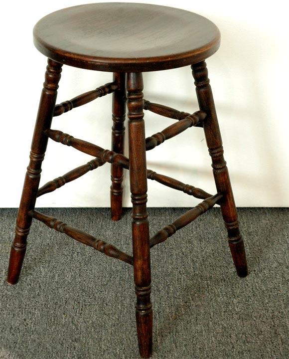 19THC TURNED SPINDLE LEGS IN NATURAL PINE/GREAT DARK SURFACE