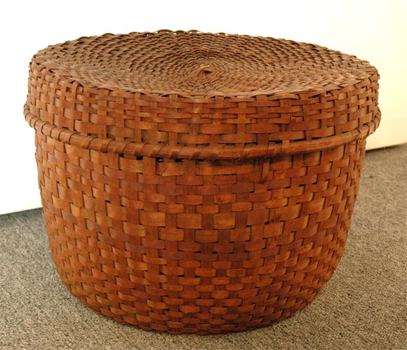 19THC BASKET WITH LID FROM MAINE
