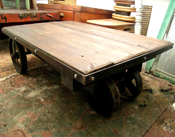 Industrial Coffee Table In Good Condition For Sale In New York, NY