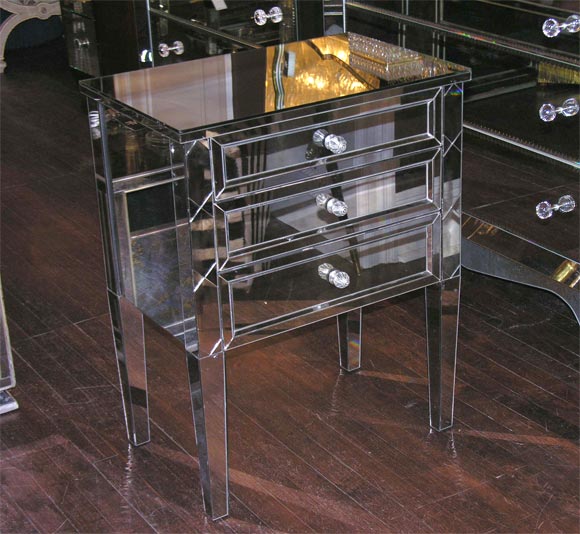 Custom made-to-order pair of Neoclassical-style nightstands with mirror veneer and 