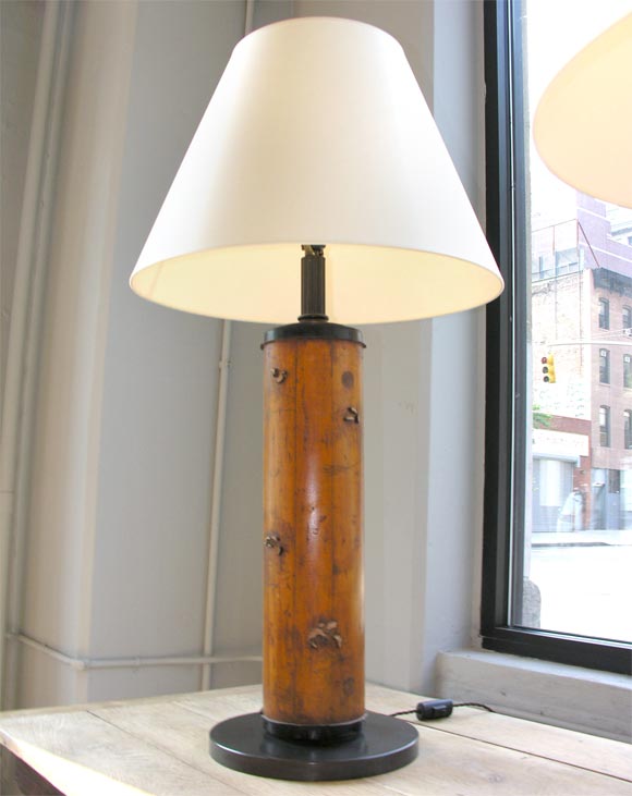 PRINTING ROLL TABLE LAMP In Excellent Condition For Sale In New York, NY