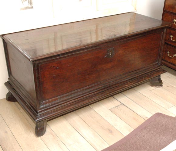 A chest in cedar.