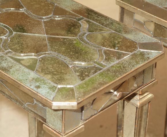 Contemporary CANDACE BARNES NOW: Moderne Mirrored Side Table